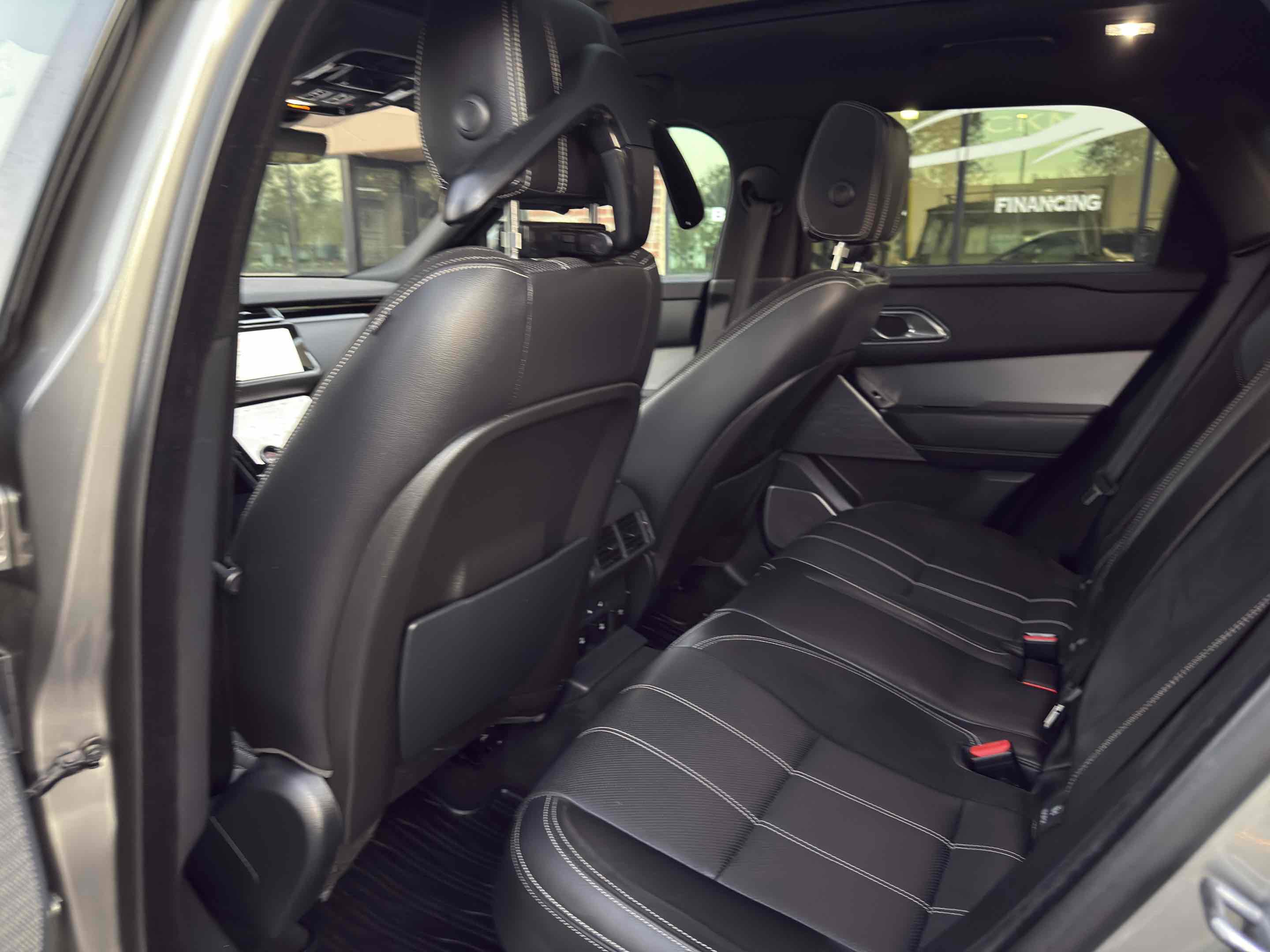 Used 2018 Land Rover Range Rover Velar R-Dynamic SE image 81