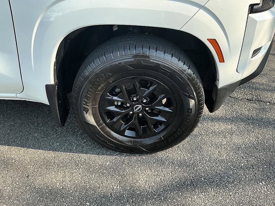 Certified 2024 Nissan Frontier SV image 10