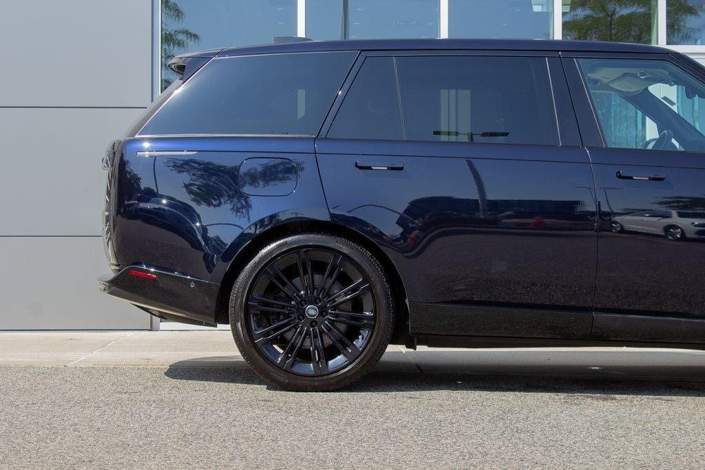 Used 2025 Land Rover Range Rover Long Wheelbase SE AWD/4WD image 6