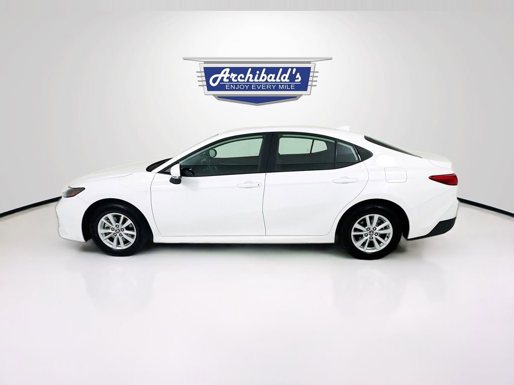 Used 2025 Toyota Camry LE AWD/4WD image 4
