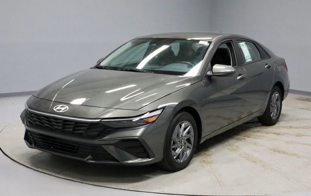 Certified 2024 Hyundai Elantra SEL image 8