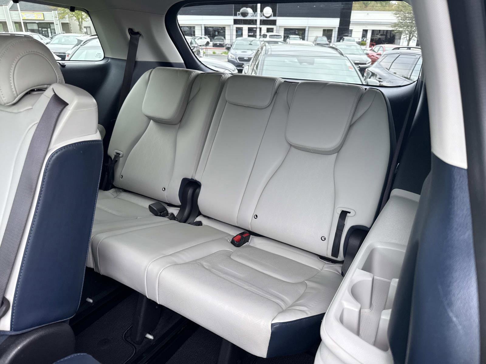 Used 2025 Kia Carnival EX FWD image 15