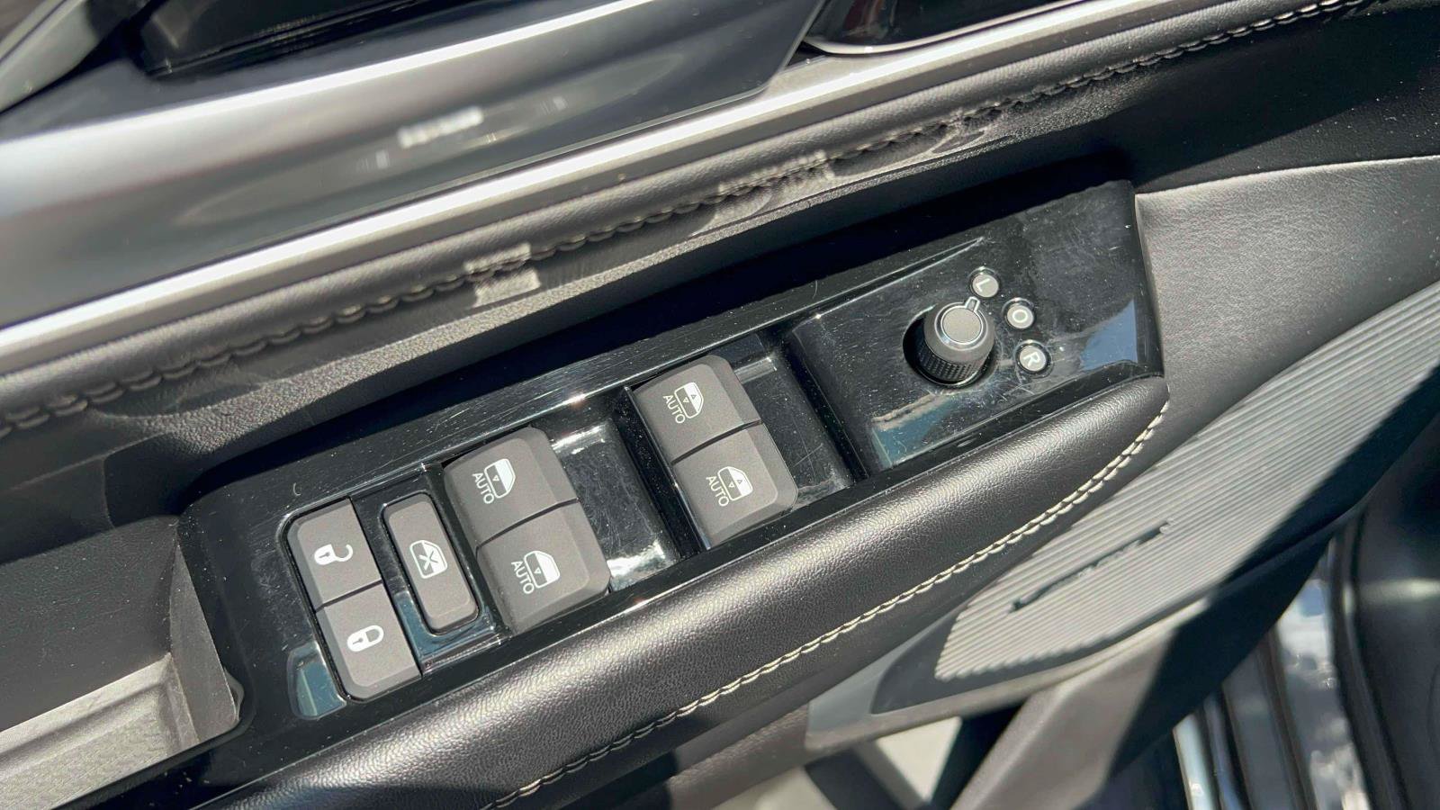 Used 2024 Jeep Wagoneer Series III AWD/4WD image 18