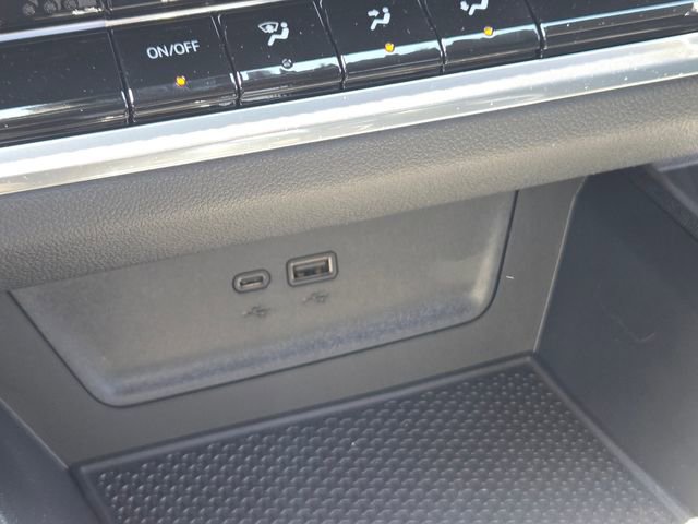 New 2026 Chevrolet Equinox LT w/ Safety and Technology Package FWD image 19
