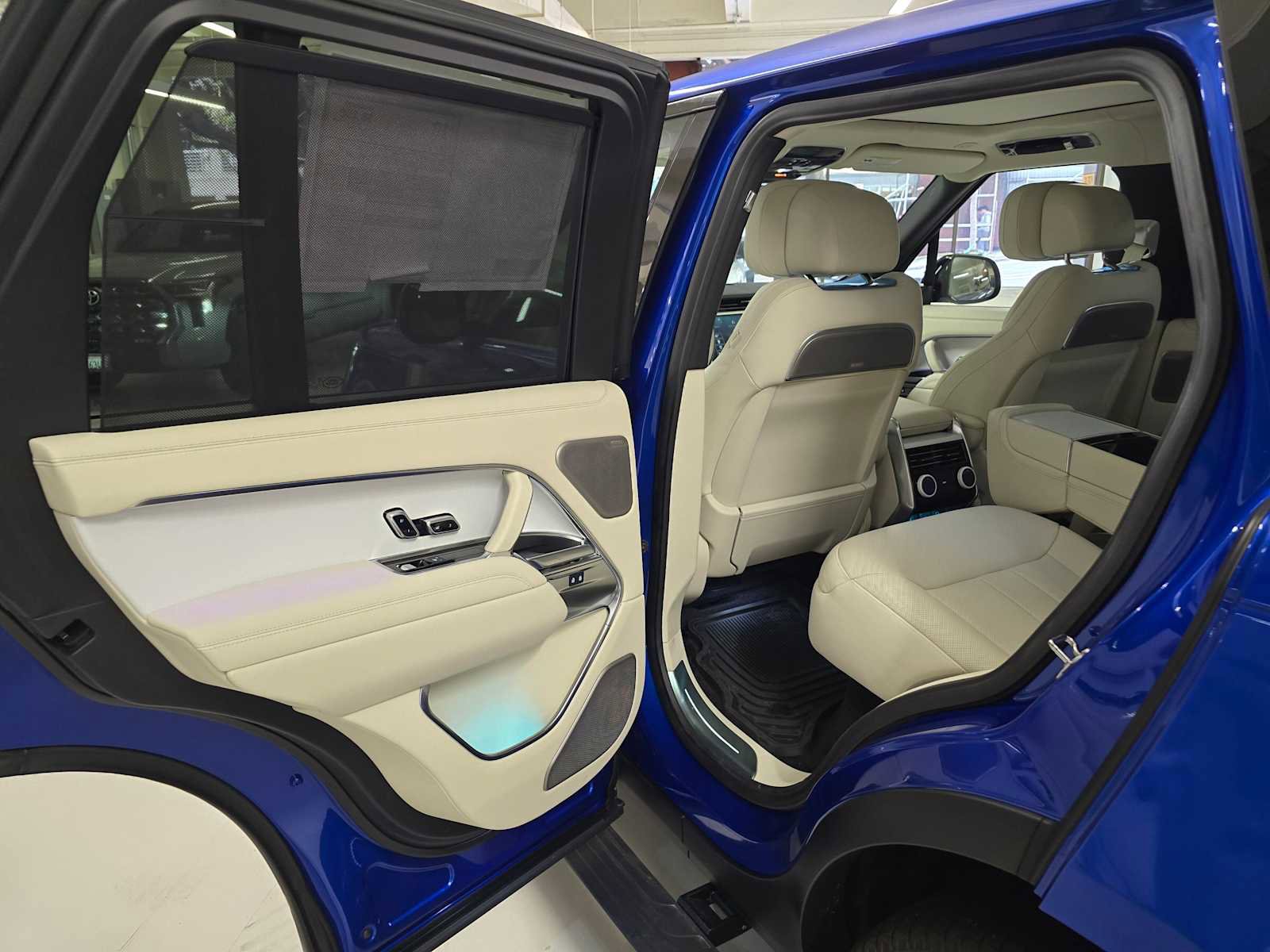 New 2025 Land Rover Range Rover SV image 17