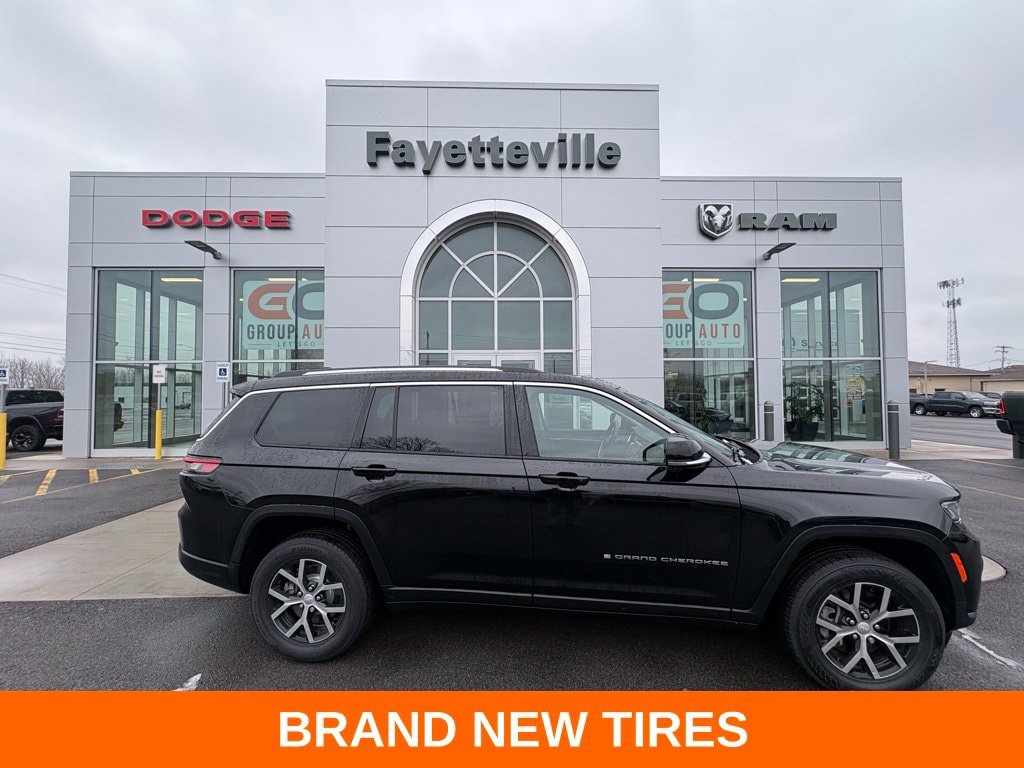 Used 2023 Jeep Grand Cherokee L Limited AWD/4WD image 2