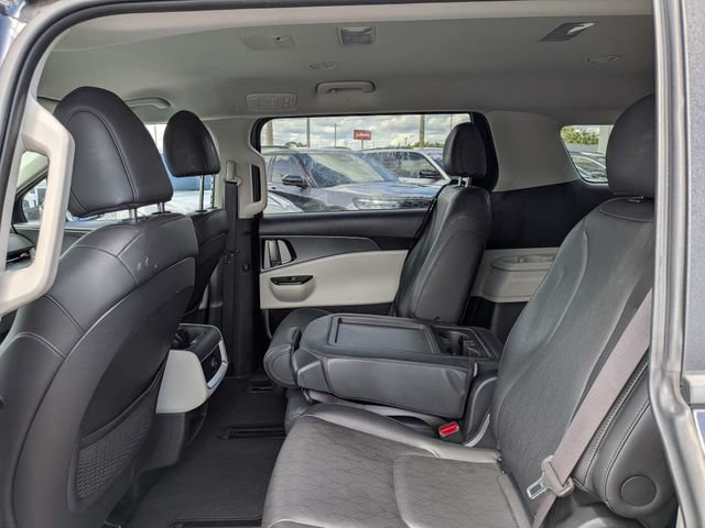Used 2024 Kia Carnival LX FWD image 13