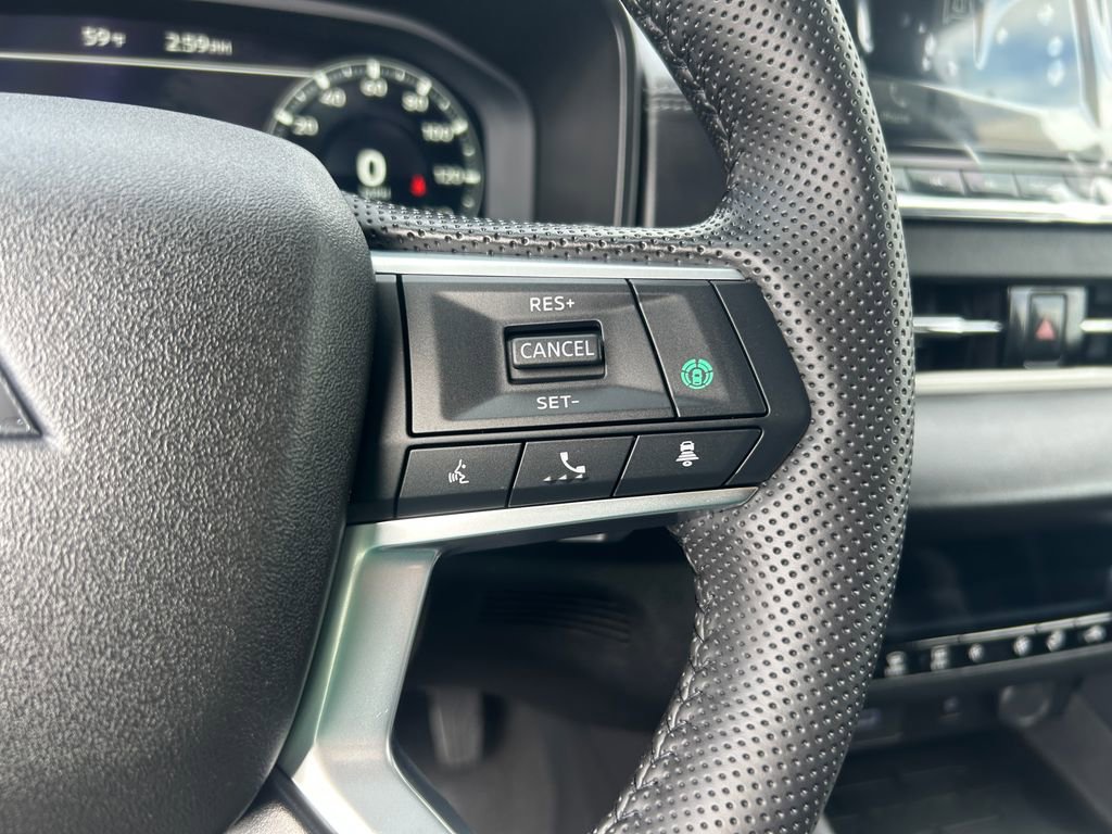 Used 2025 Mitsubishi Outlander 4WD Plug-In Hybrid image 20