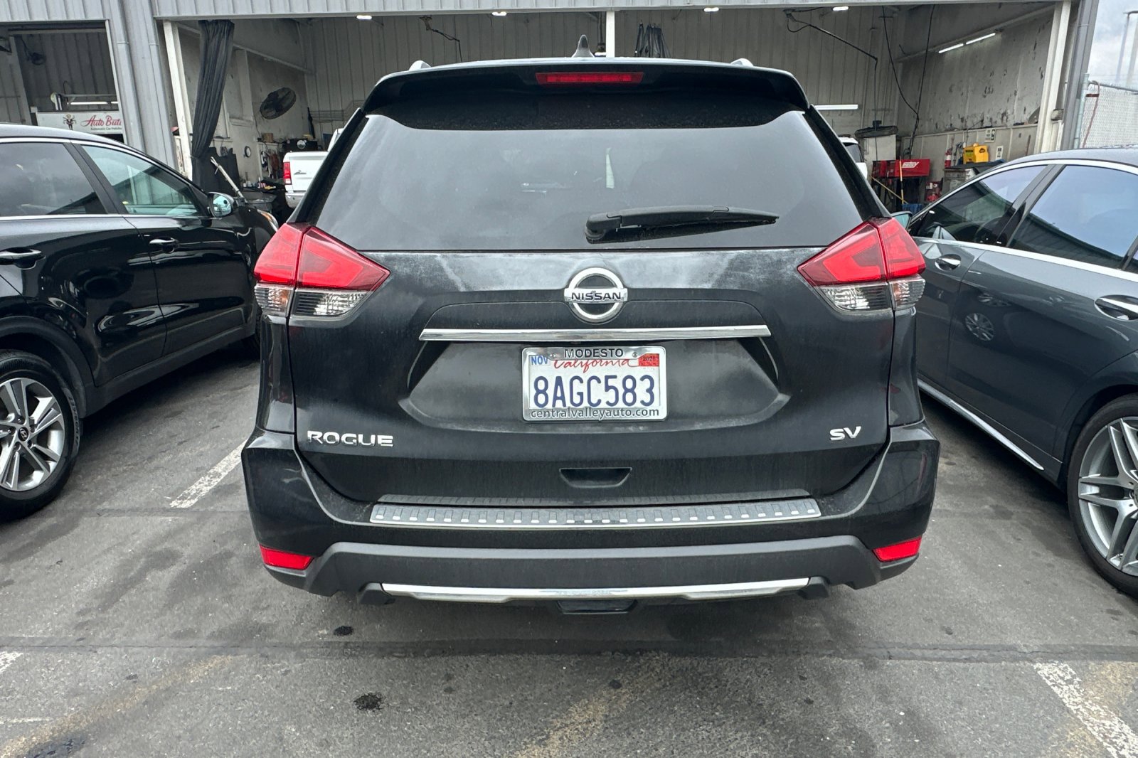 Used 2017 Nissan Rogue SV FWD image 6