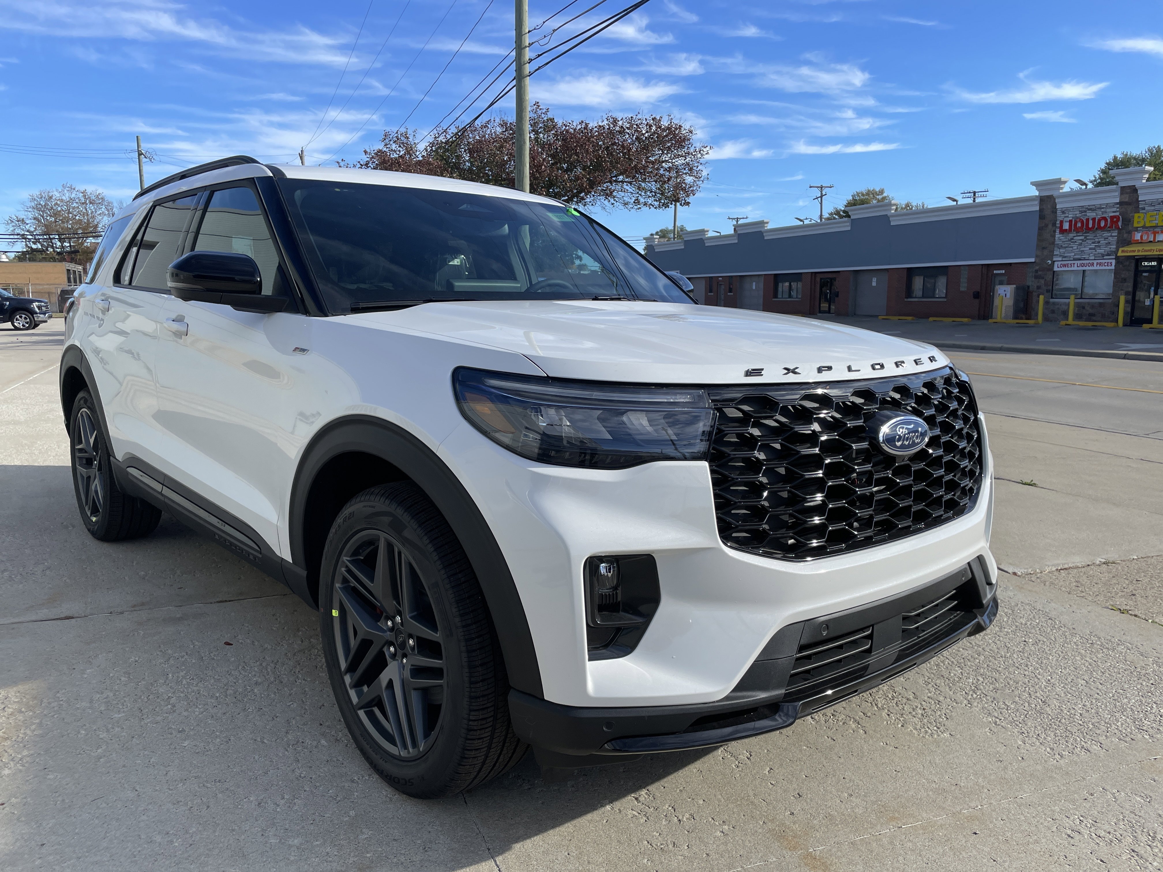New 2026 Ford Explorer ST-Line image 2