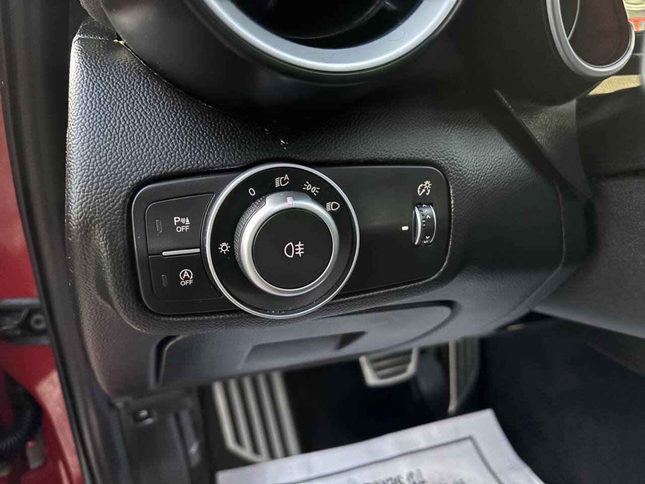 Used 2018 Alfa Romeo Giulia Quadrifoglio w/ Driver Assist Dynamic Package image 18