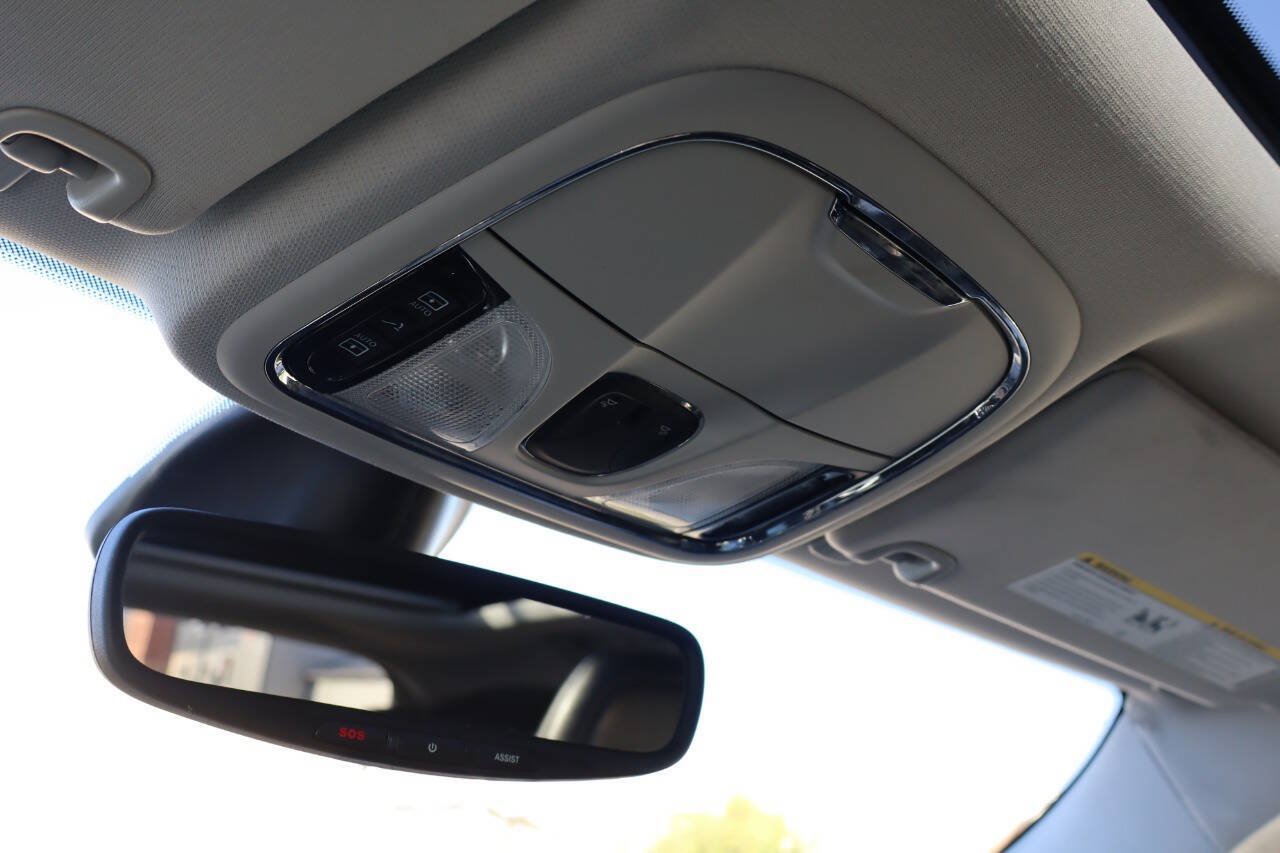 Used 2019 Jeep Cherokee Limited AWD/4WD image 15