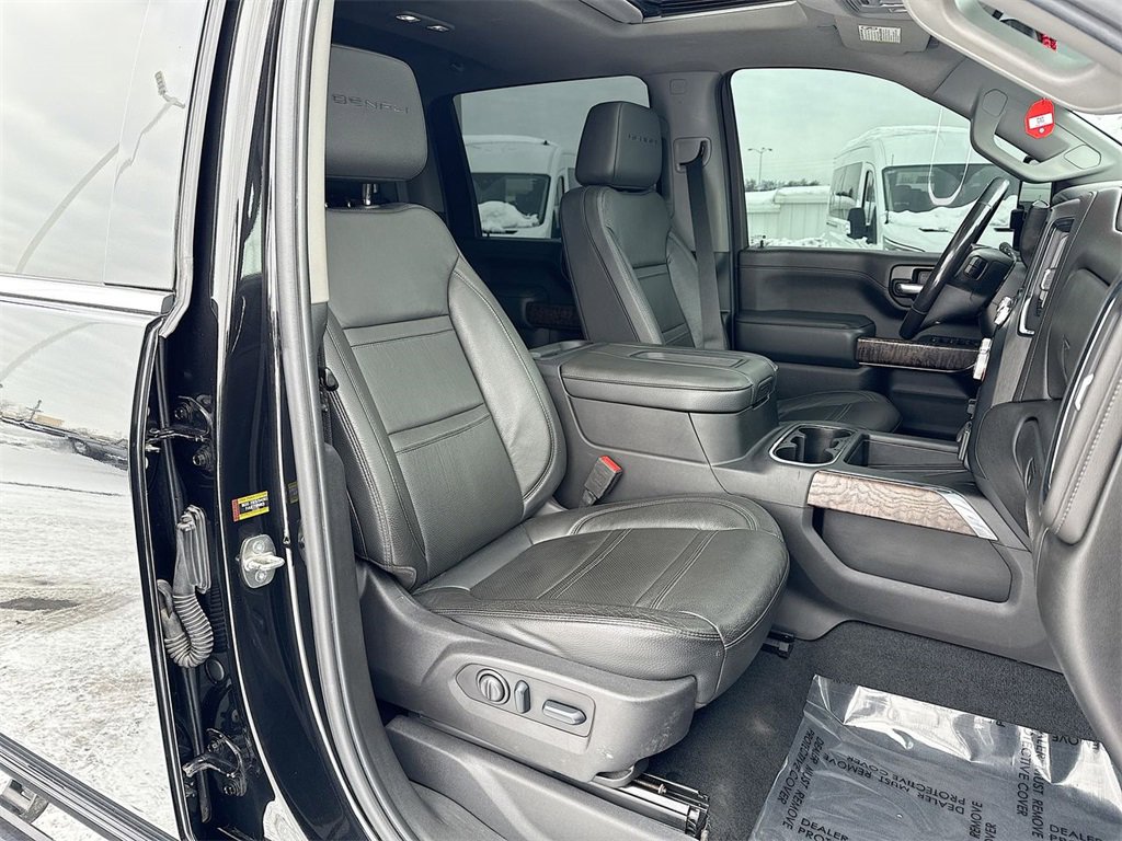 Used 2022 GMC Sierra 3500 Denali w/ Denali Ultimate Package image 25