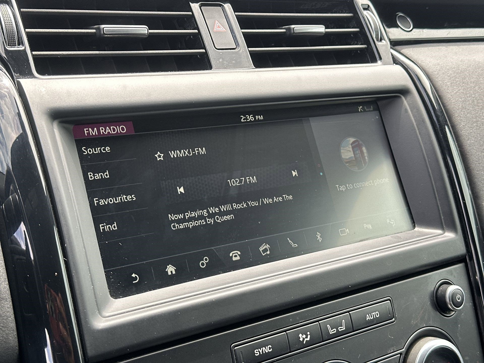 Used 2020 Land Rover Discovery SE image 12