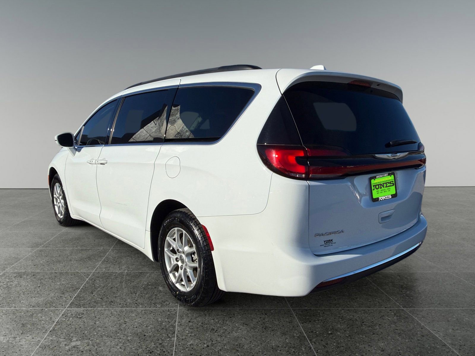 Used 2022 Chrysler Pacifica Touring-L image 4