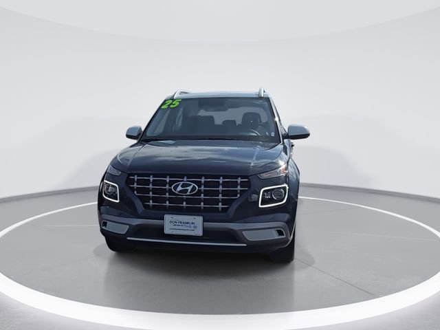 Used 2025 Hyundai Venue Limited video 3