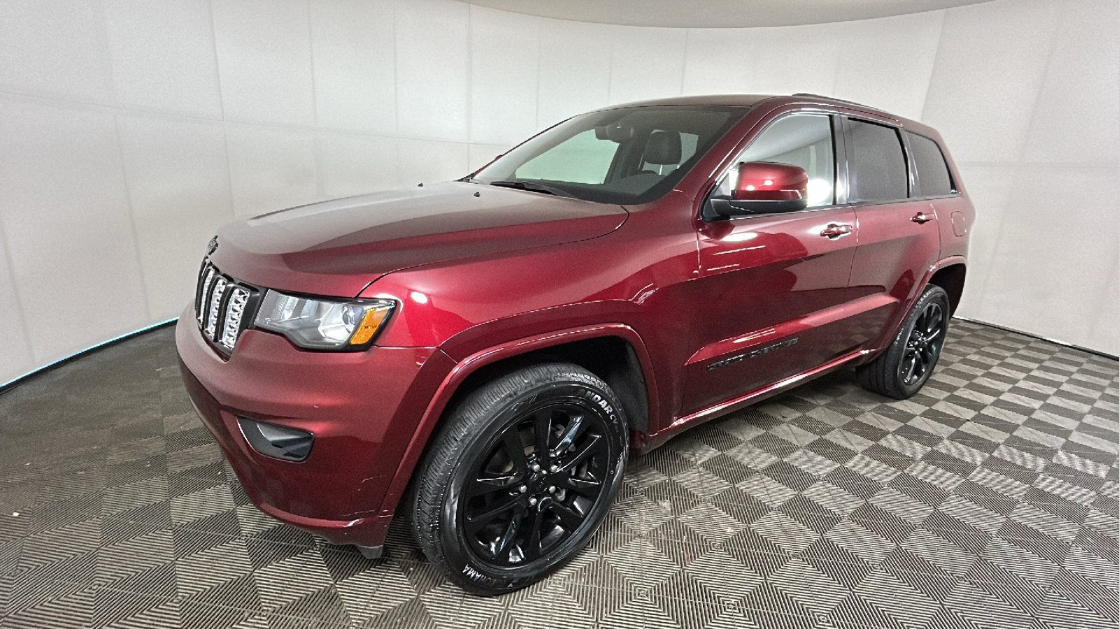 Used 2020 Jeep Grand Cherokee Altitude AWD/4WD image 8