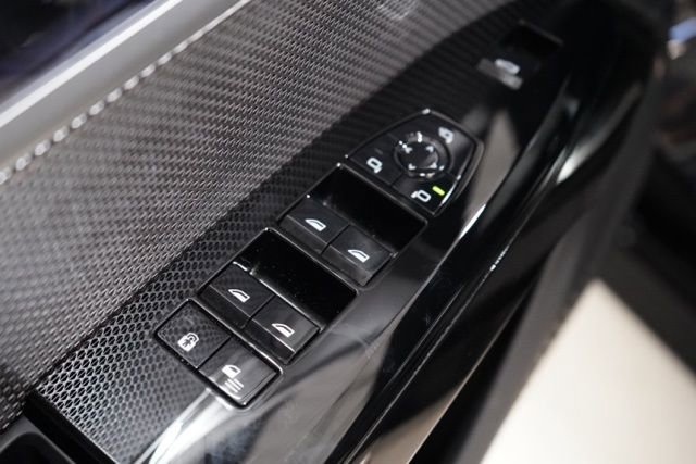 Used 2025 BMW 740i xDrive image 19