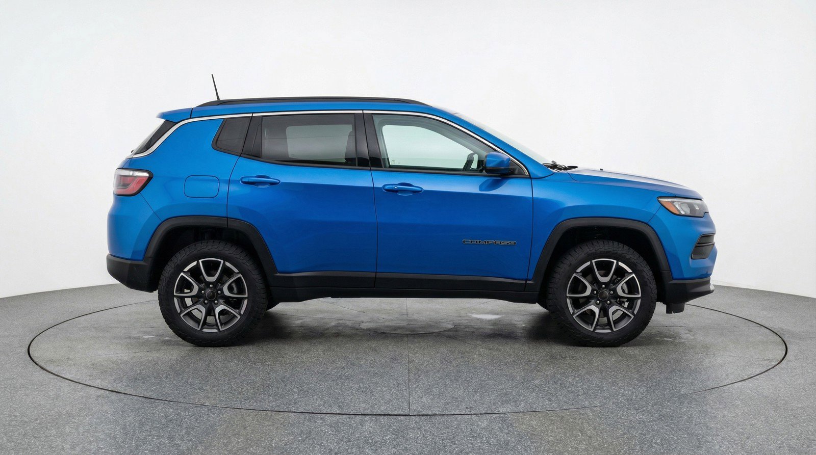 Used 2025 Jeep Compass Trailhawk image 11
