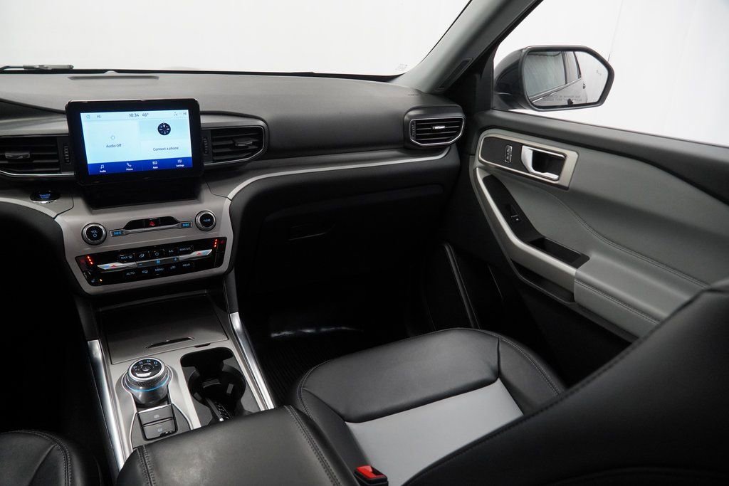 Used 2023 Ford Explorer XLT w/ Equipment Group 202A image 29