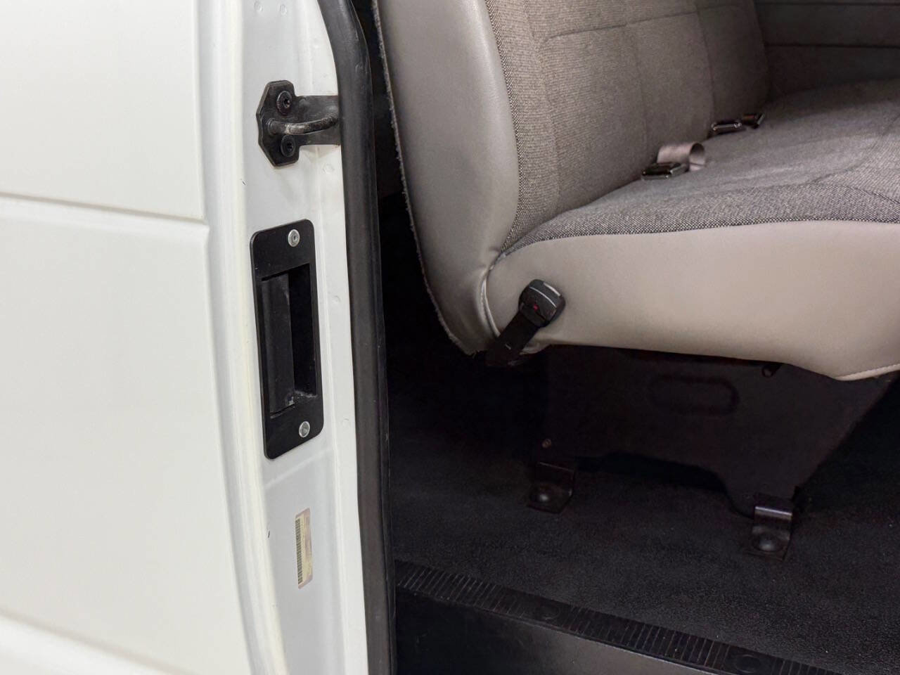 Used 2001 Ford E-350 and Econoline 350 XLT image 42