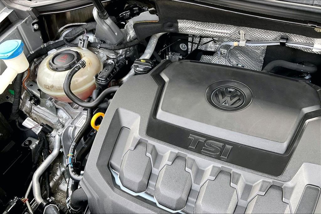 Used 2020 Volkswagen Tiguan SEL Premium R-Line image 32