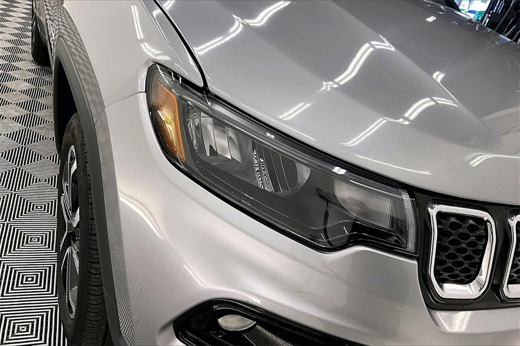 Used 2024 Jeep Compass Limited image 26