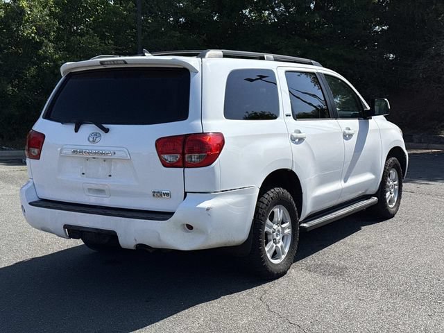 Used 2015 Toyota Sequoia SR5 AWD/4WD image 2