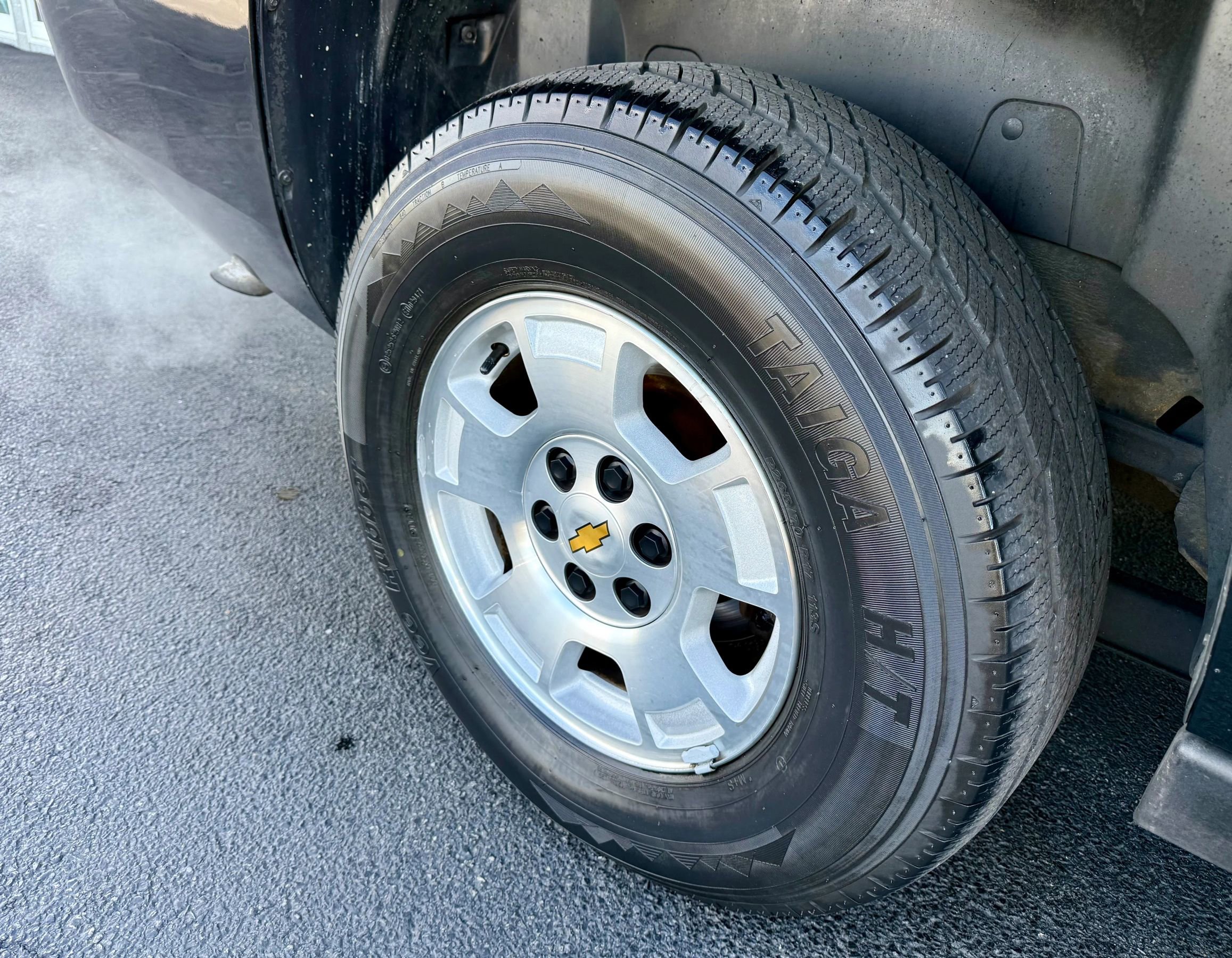 Used 2010 Chevrolet Suburban LS w/ Interior Plus Package AWD/4WD image 15