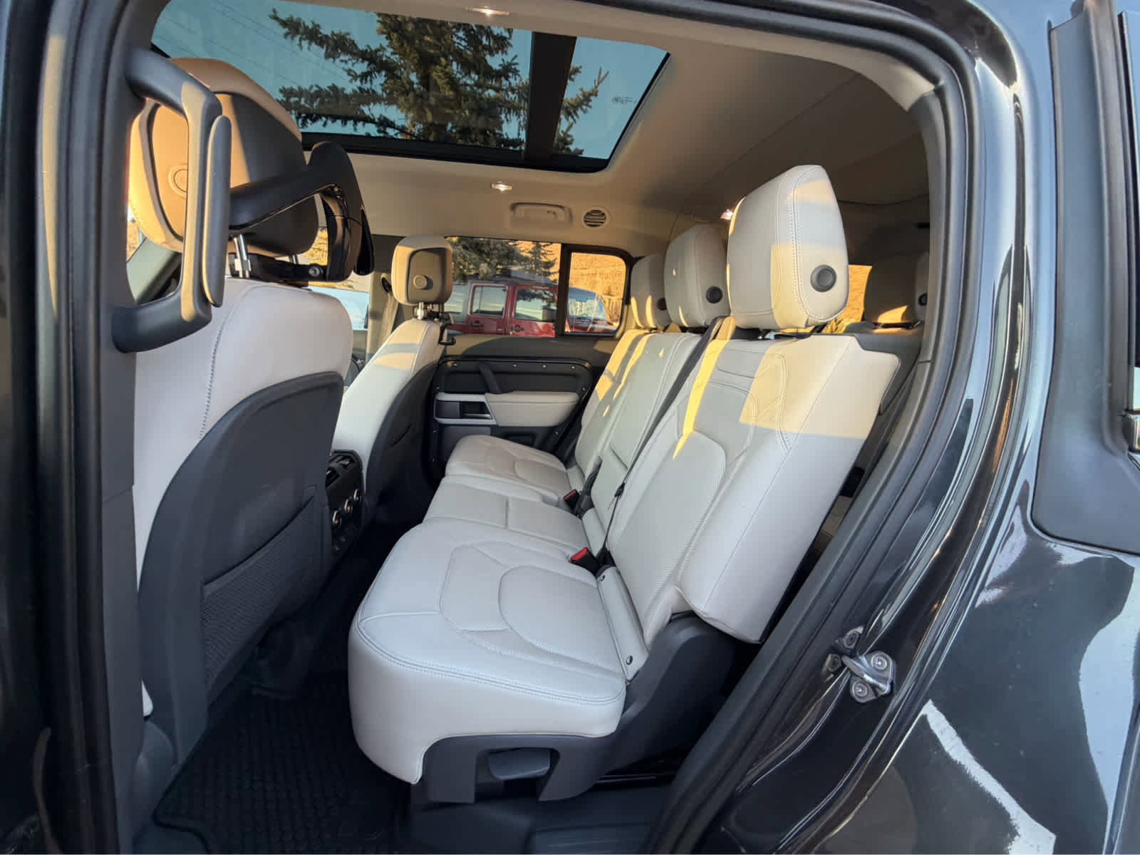 Used 2024 Land Rover Defender 130 S image 18