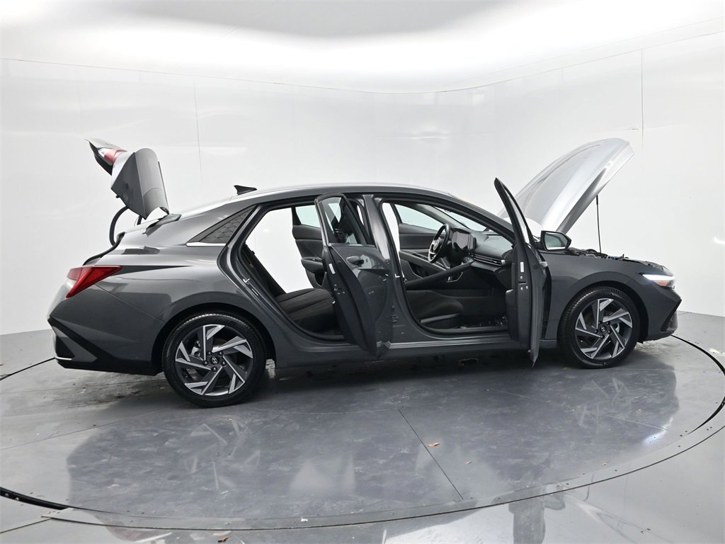 Used 2025 Hyundai Elantra SEL image 54