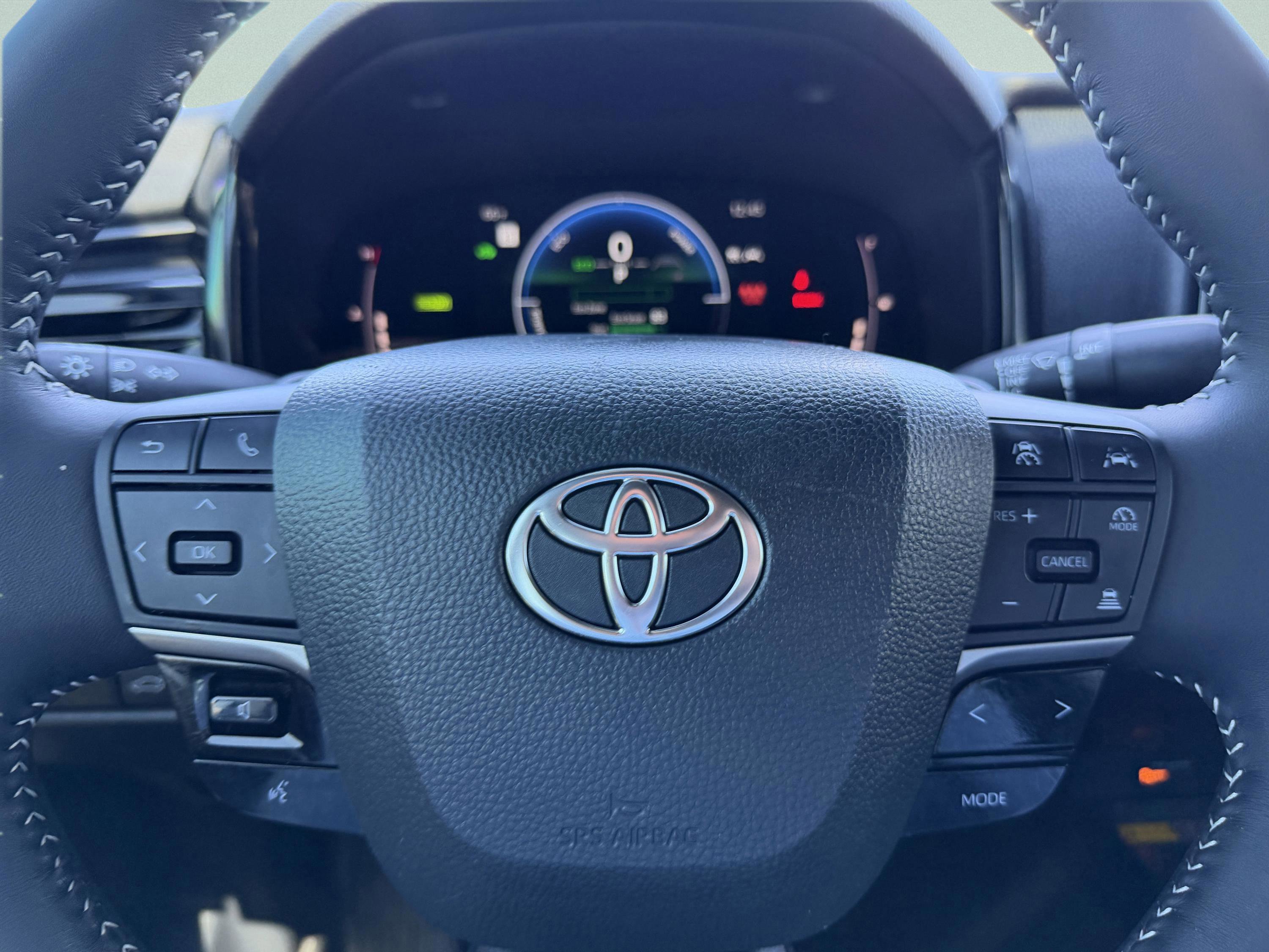 Used 2025 Toyota Camry SE w/ Convenience Package image 30