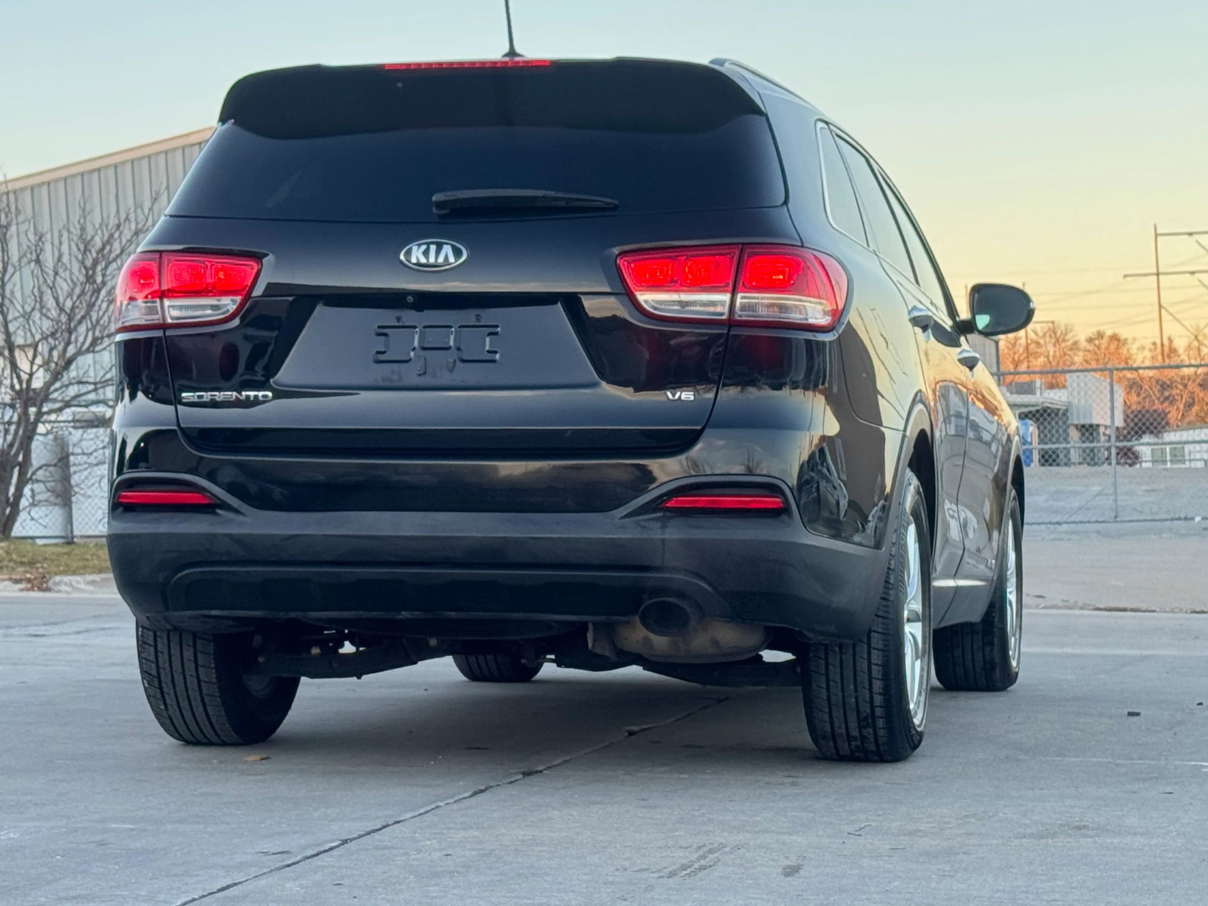 Used 2017 Kia Sorento LX Sport Utility 4D image 7