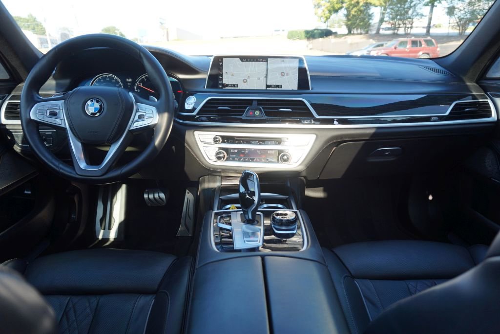 Used 2017 BMW 750i RWD image 31