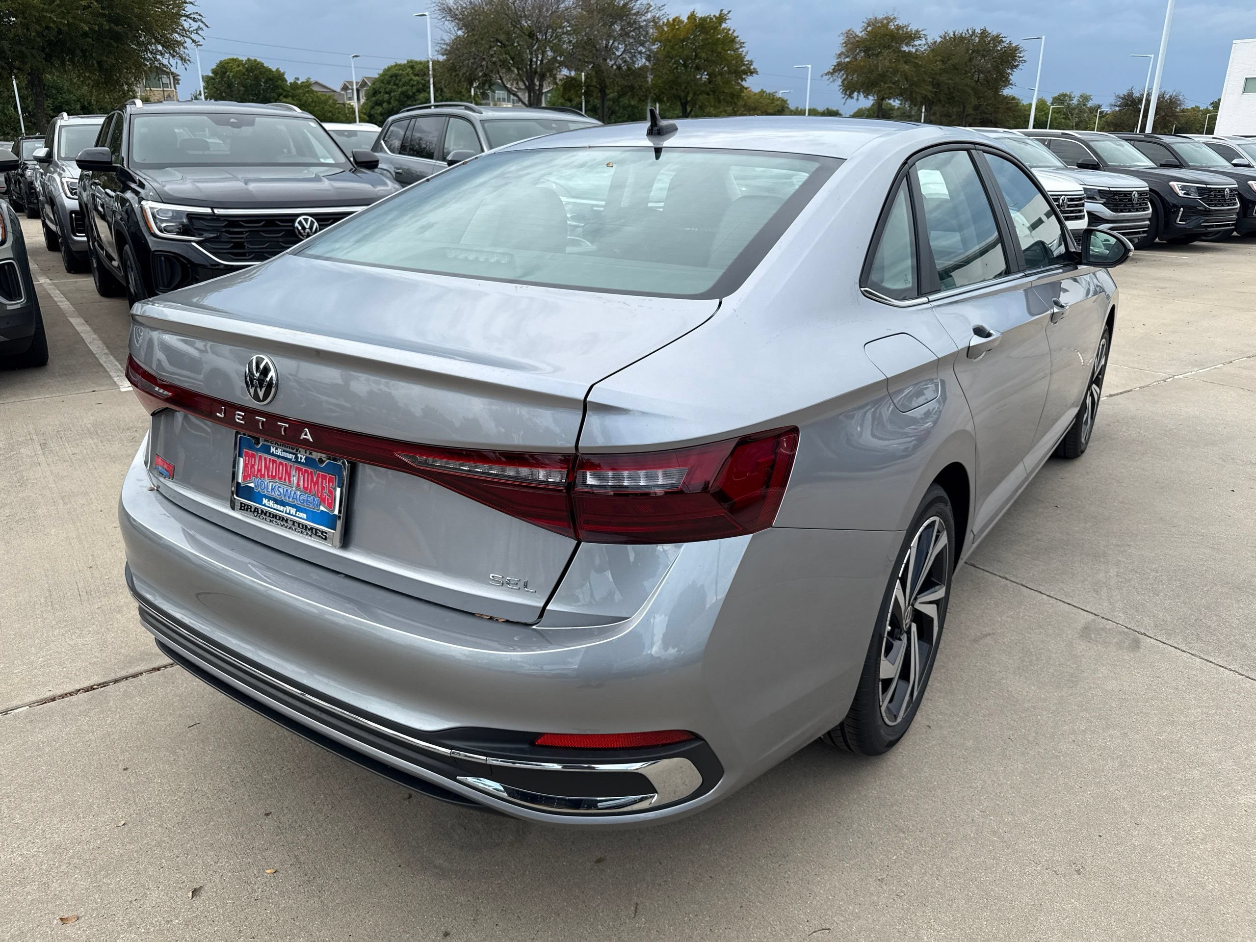 New 2027 Volkswagen Jetta SEL FWD image 3