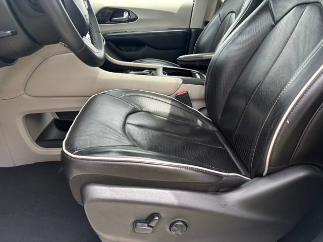Used 2023 Chrysler Pacifica Limited FWD image 10