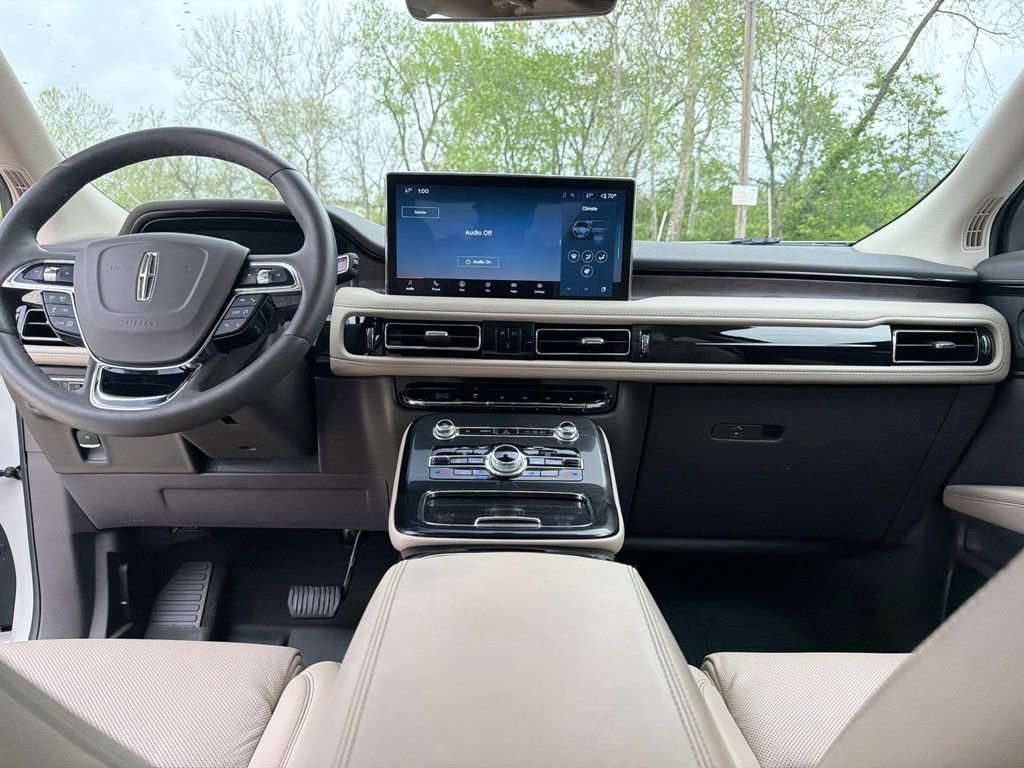 Used 2023 Lincoln Nautilus Reserve w/ Equipment Group 201A image 17