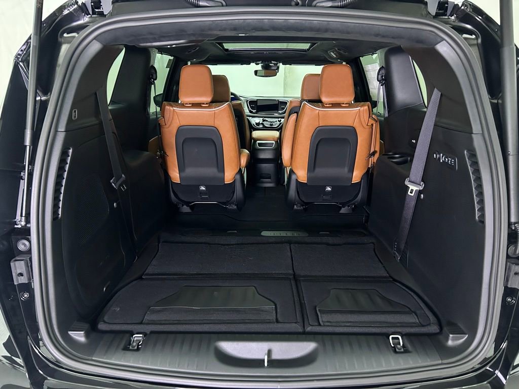 New 2026 Chrysler Pacifica Pinnacle image 13