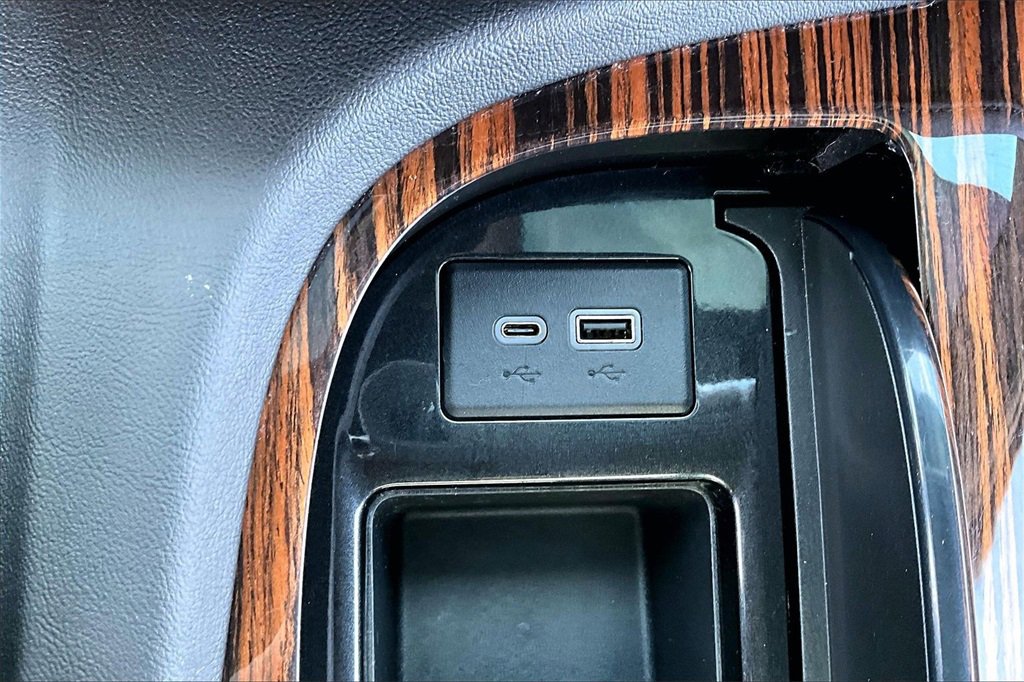 Used 2021 Cadillac Escalade Premium Luxury image 26