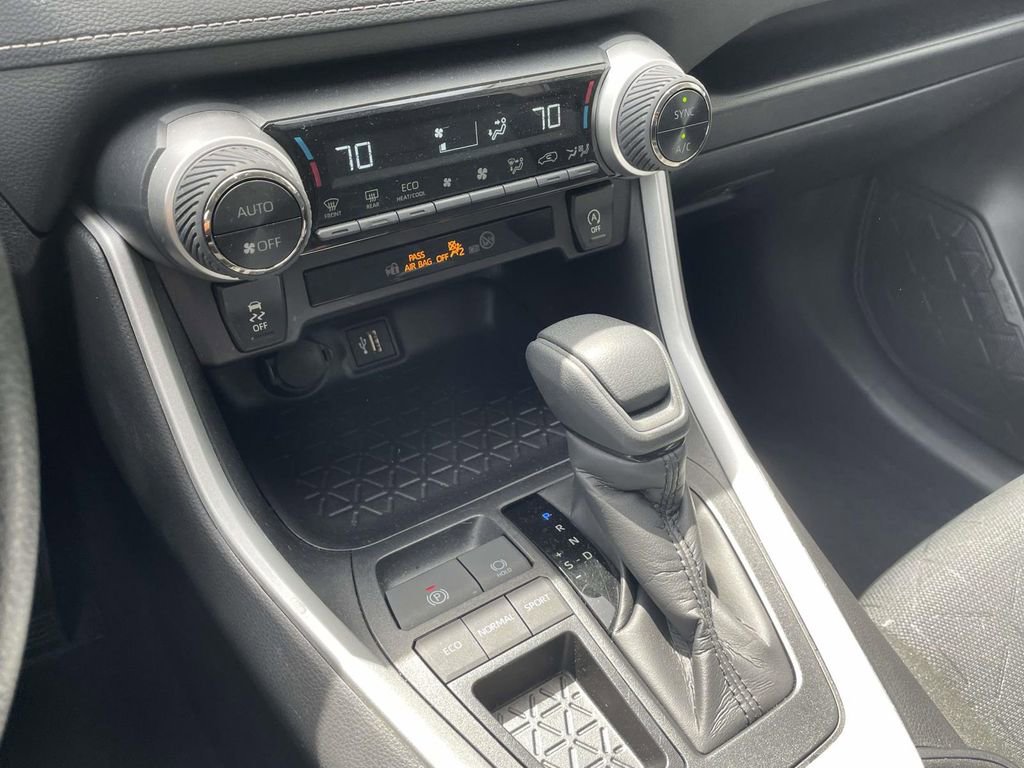 Used 2025 Toyota RAV4 XLE image 33