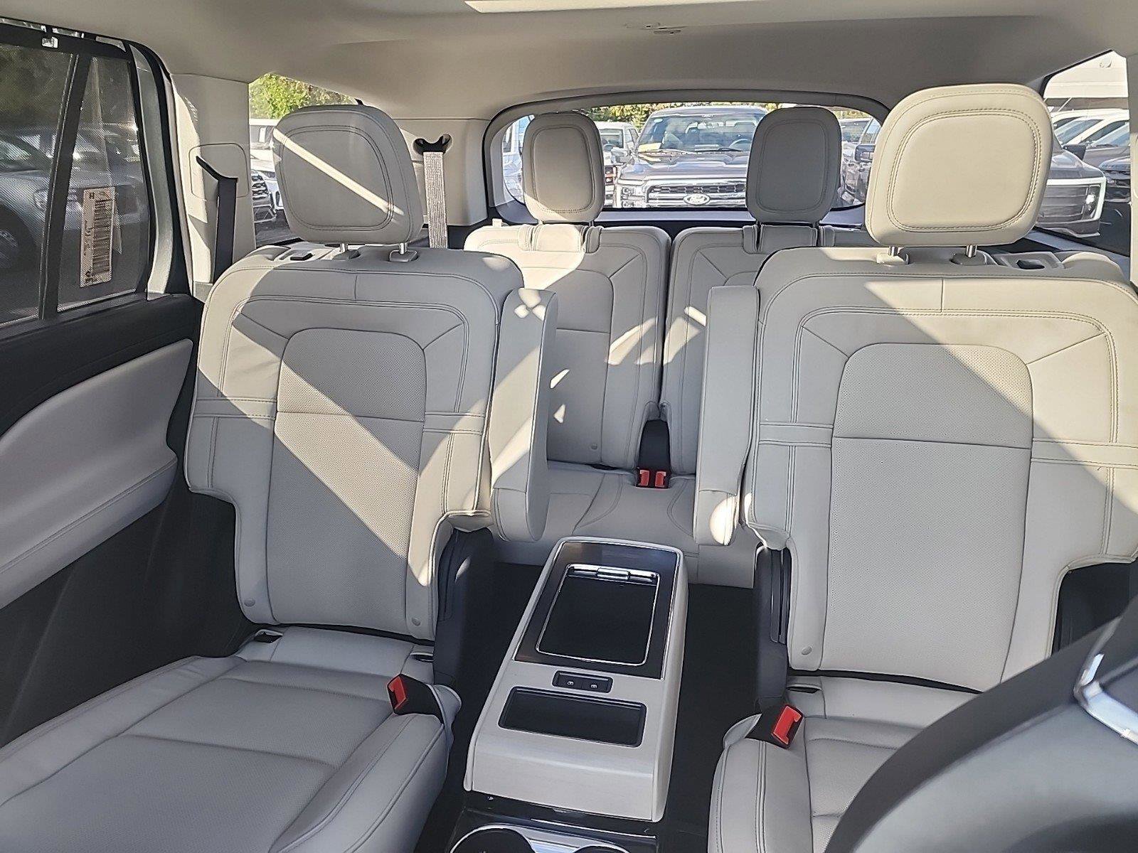 New 2025 Lincoln Aviator Reserve w/ Luxury Package image 13
