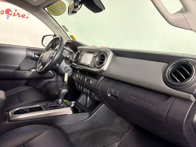 Used 2018 Toyota Tacoma SR5 AWD/4WD image 17
