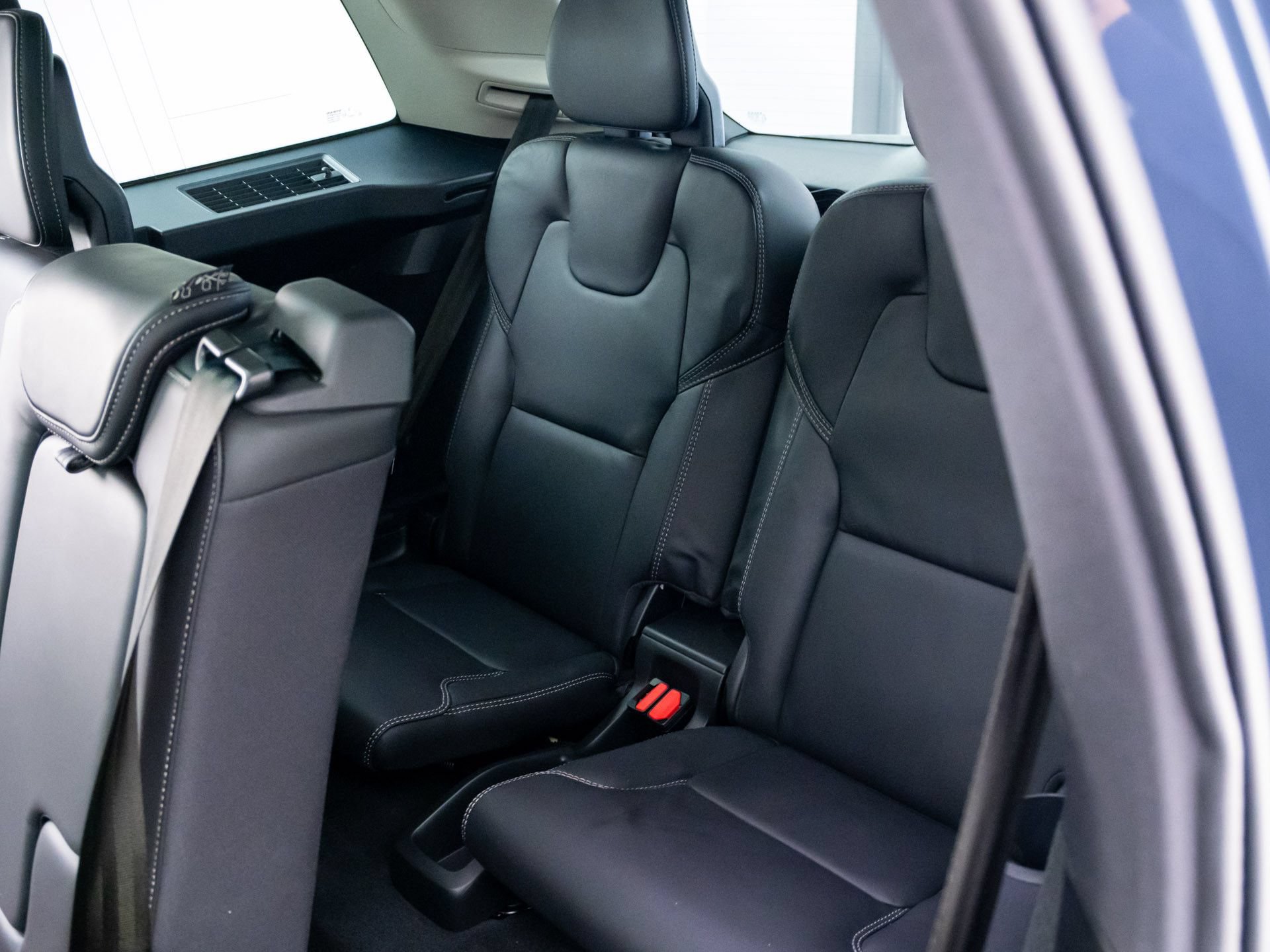 Used 2025 Volvo XC90 T8 Ultra w/ Protection Package Premier AWD/4WD image 18