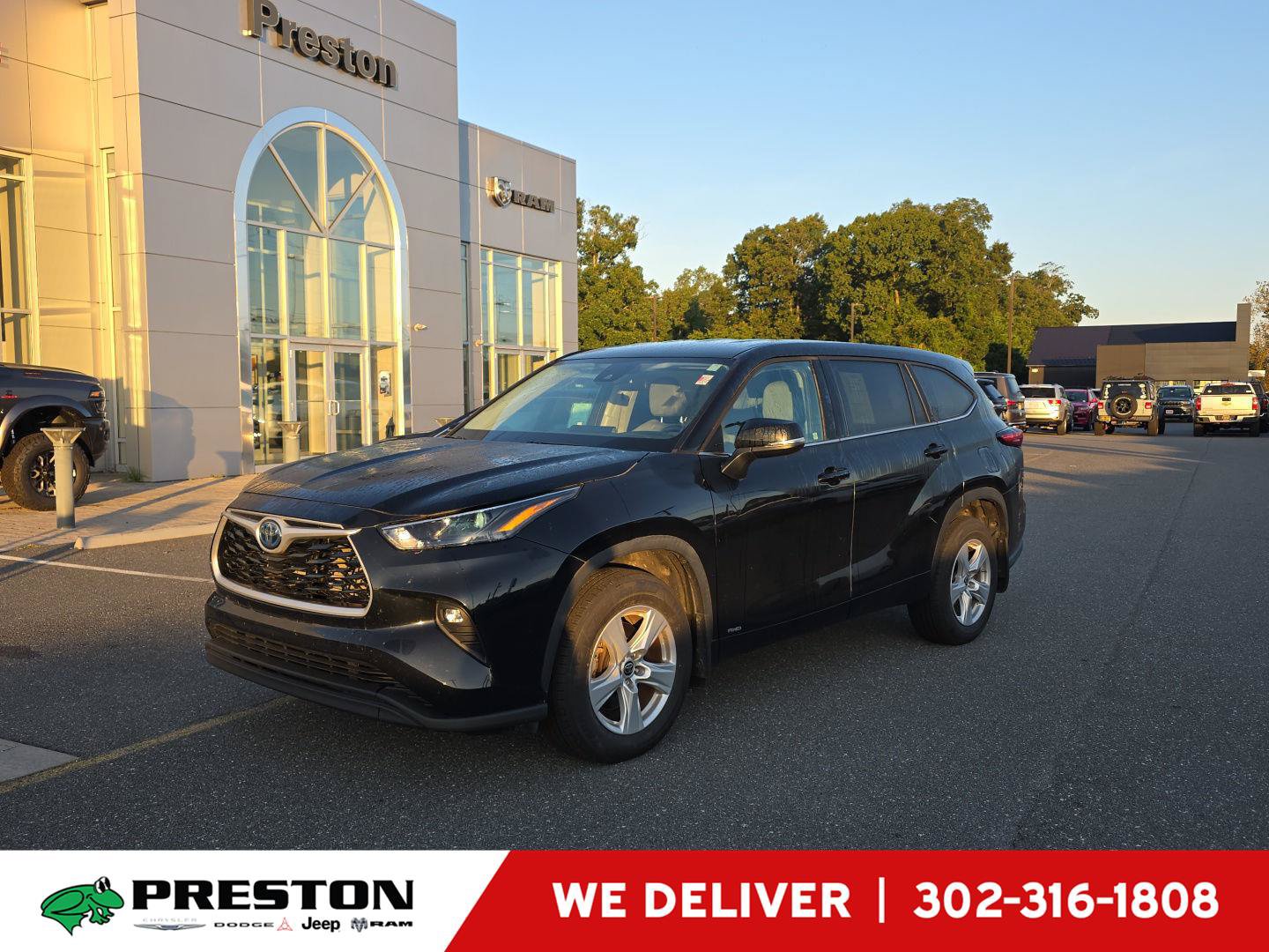 Used 2022 Toyota Highlander LE AWD/4WD video 1