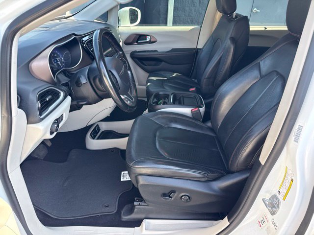Used 2019 Chrysler Pacifica Touring-L FWD image 13