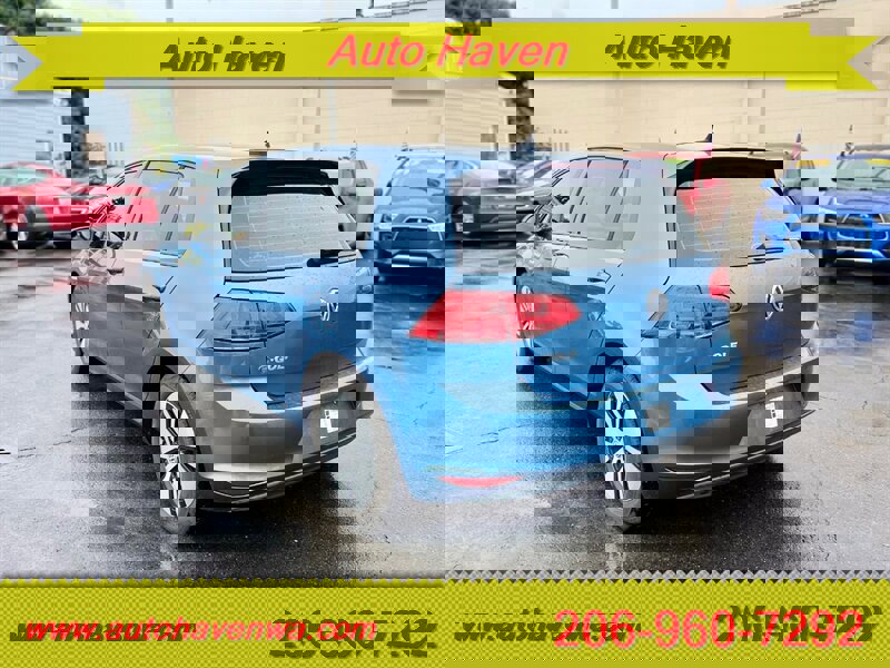 Used 2016 Volkswagen e-Golf SE image 7