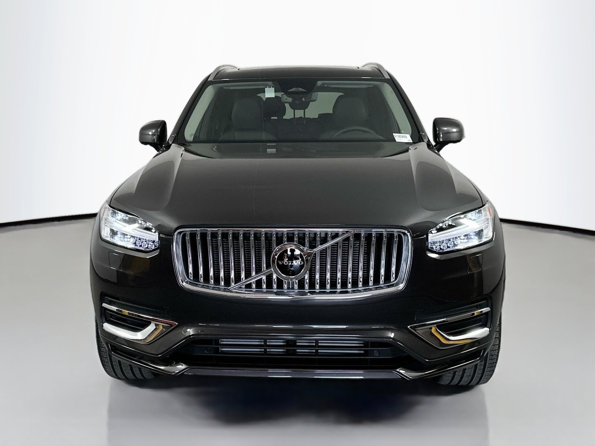 Certified 2025 Volvo XC90 T8 Plus w/ Protection Package Premier AWD/4WD image 2