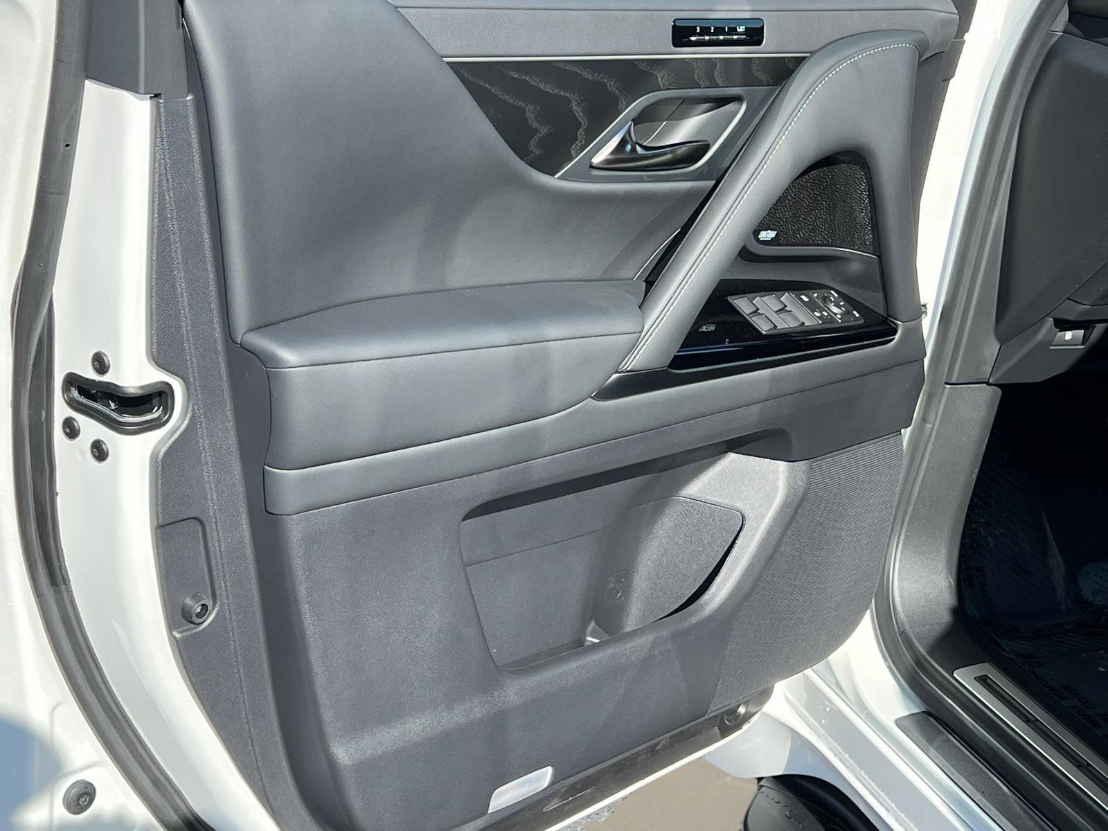 New 2026 Lexus LX 700h Luxury image 11