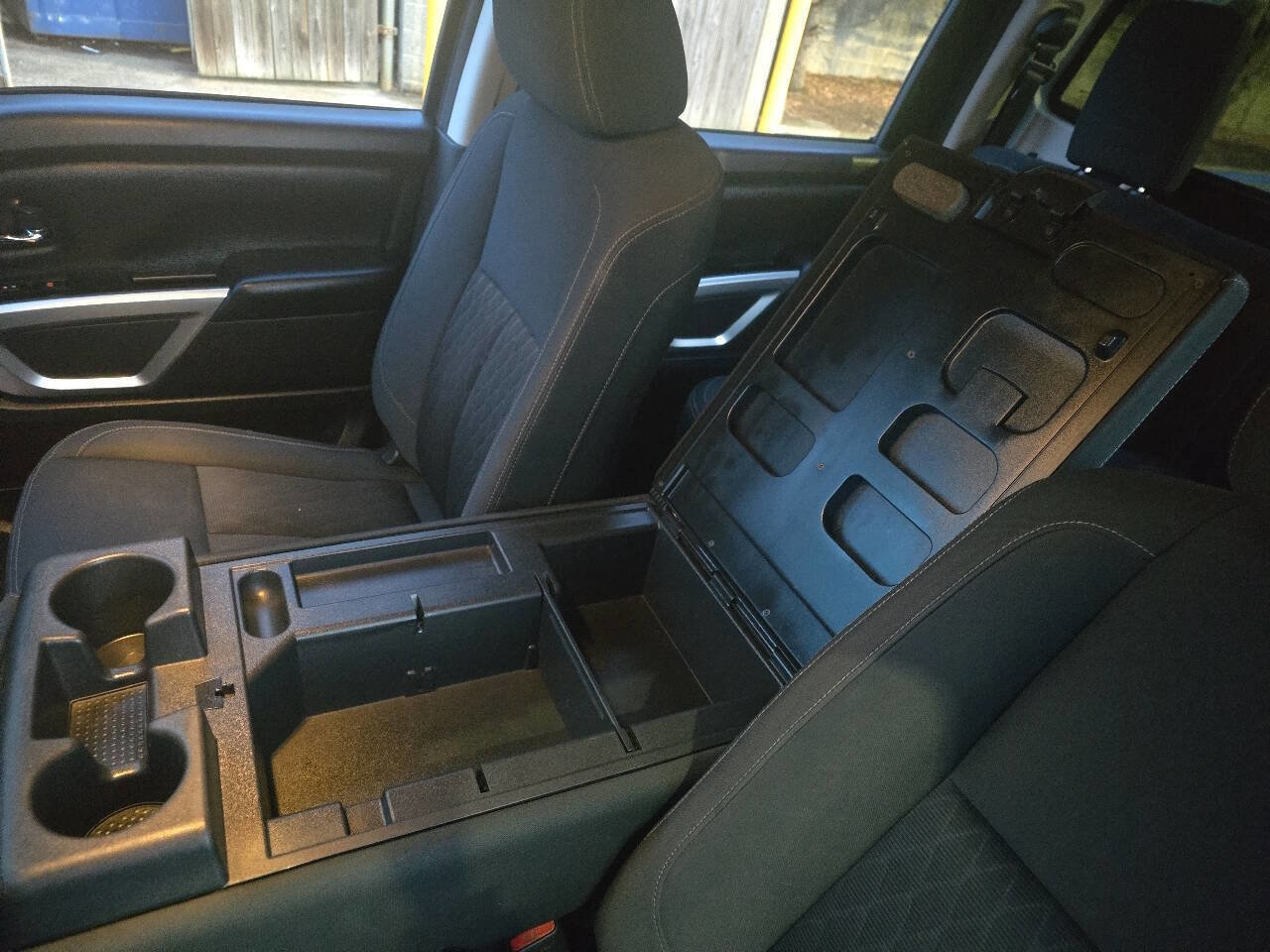 Used 2017 Nissan Titan SV image 39