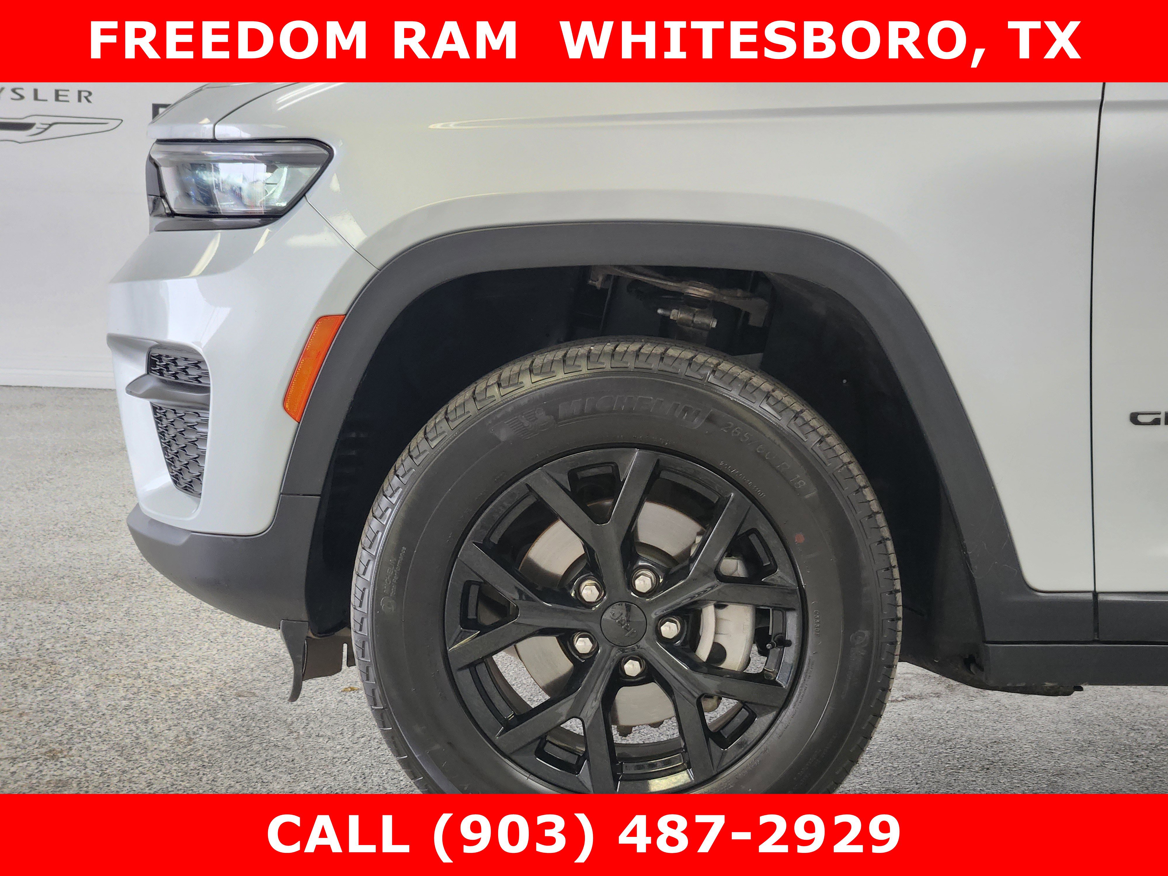 Used 2025 Jeep Grand Cherokee Altitude AWD/4WD image 6